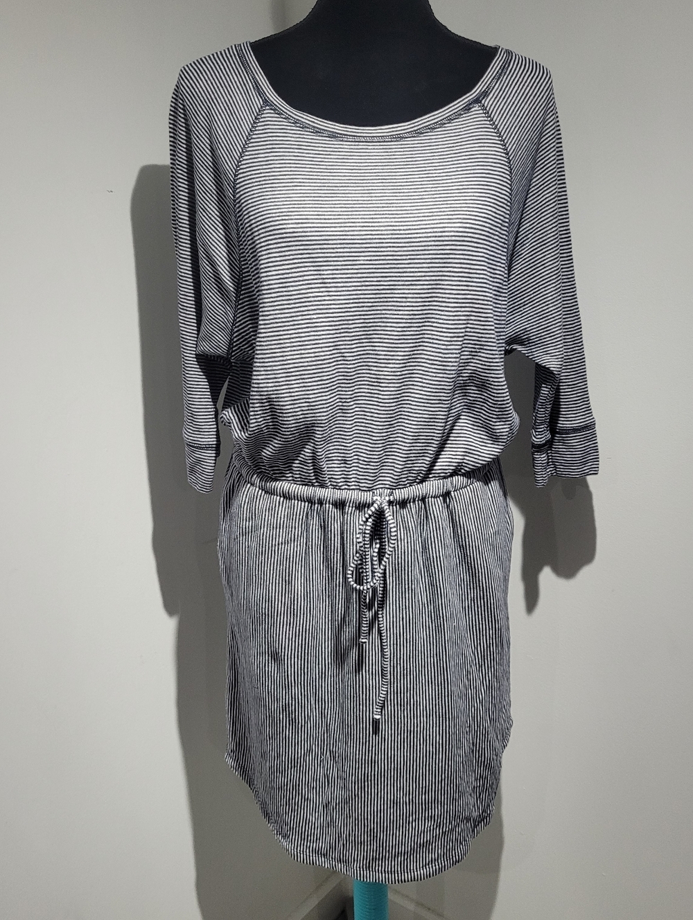 Caslon Women's Cotton Striped Drawstring Casual Summer Dress Medium Grey White